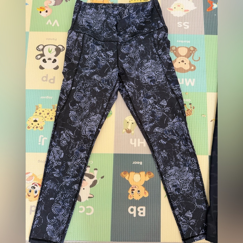 Women's Black and Gray Patterned Leggings